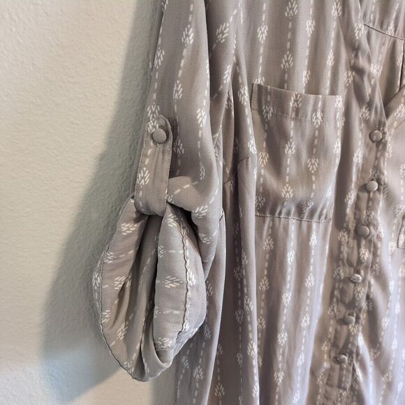 Torrid  Top Womens 1X Button Up Gray Blouse Roll Tab Sleeves READ DESCRIPTION - Picture 3 of 8